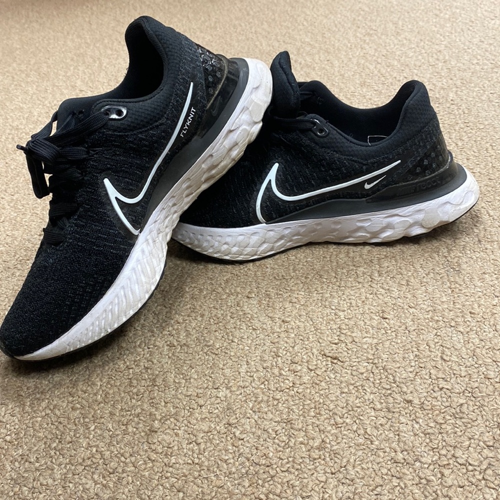 ⚫️GENTLY WORN⚫️ Women’s Walking/Running Shoes